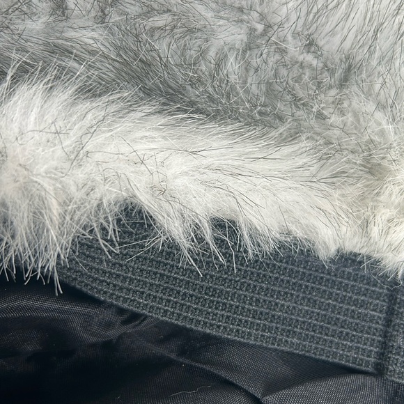 Beret Gray White Black Faux Fur Cold Weather Beret Hat w/ Elastic headband - Picture 5 of 11